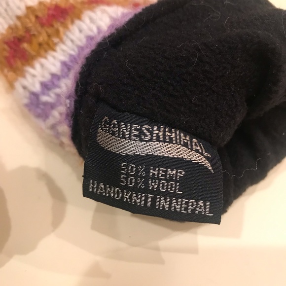 Hand-knit Nepalese mittens - Picture 2 of 5